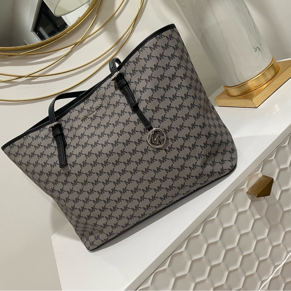 Micheal kors large tote